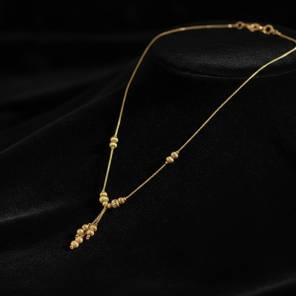 Elegant Gold Necklace Set with Ornate Pendant