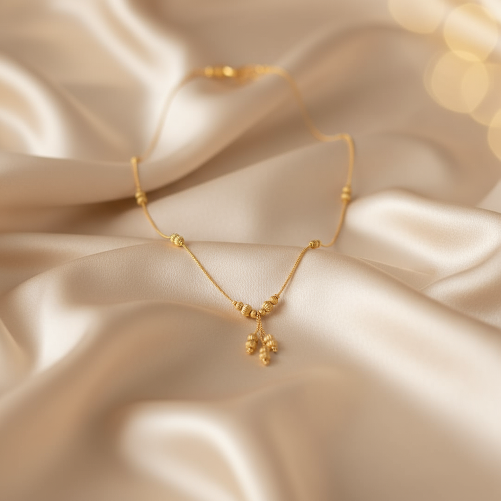 Elegant Gold Necklace Set with Ornate Pendant