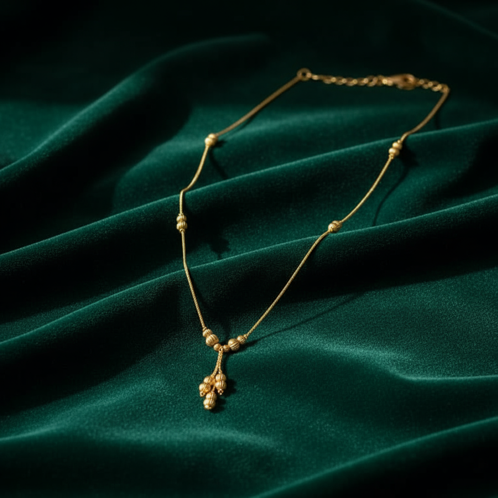 Elegant Gold Necklace Set with Ornate Pendant